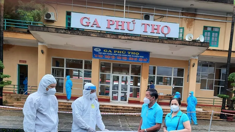 Tiếp nhận 200 túi thuốc nghĩa tình do TPHCM trao tặng