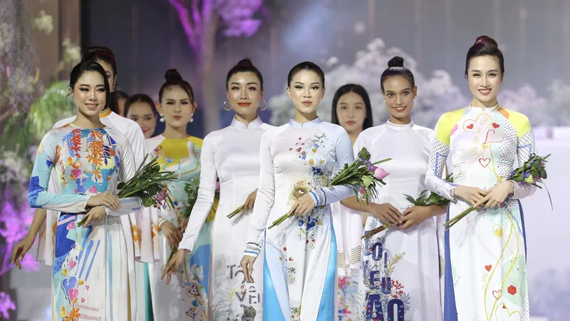 Áo dài gần như được xem là một quốc phục Việt Nam