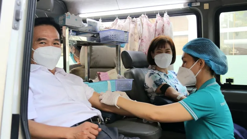 Cán bộ, công nhân viên Công ty Fosco tham gia hiến máu cứu người