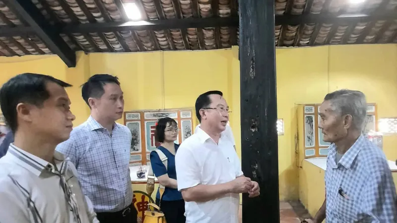 Đoàn khảo sát thực tế đình An Nhơn