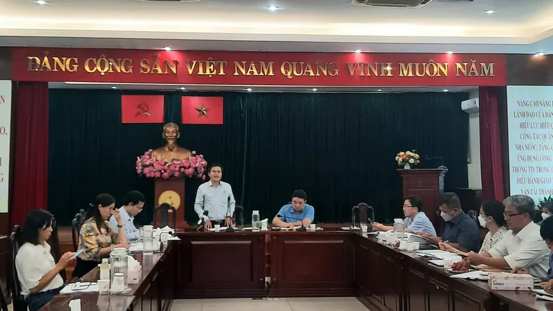 TPHCM: Hàng trăm trụ, bảng quảng cáo ngoài trời không ai quản lý