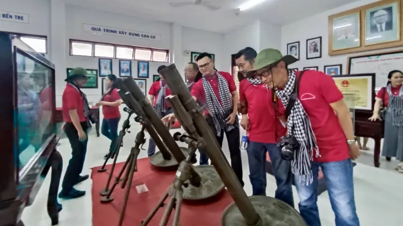 Đoàn cán bộ tuyên giáo, báo chí, xuất bản TPHCM tham quan vùng căn cứ cách mạng quê hương Đồng Khởi, Bến Tre