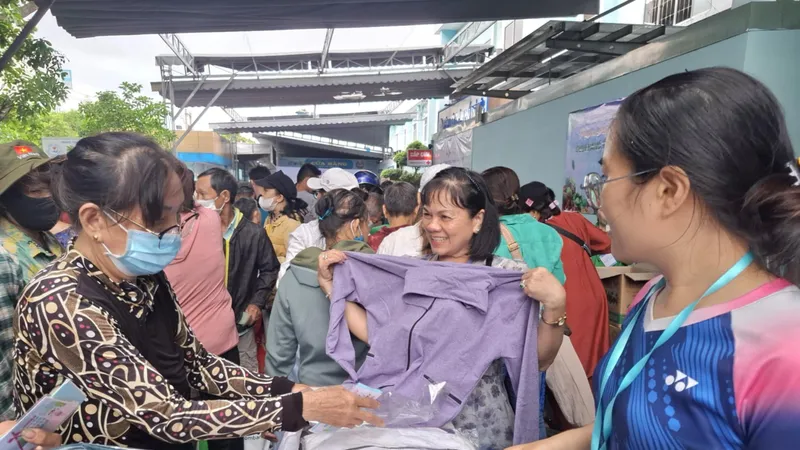 Phiên chợ 0 đồng, Bệnh viện TP Thủ Đức: Trao yêu thương, gieo mầm hạnh phúc
