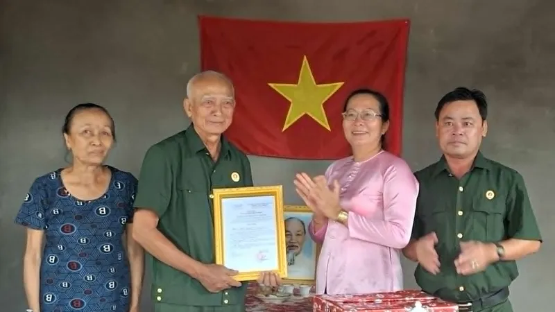Tặng nhà Nghĩa tình đồng đội cho cựu chiến binh khó khăn ở Vĩnh Long