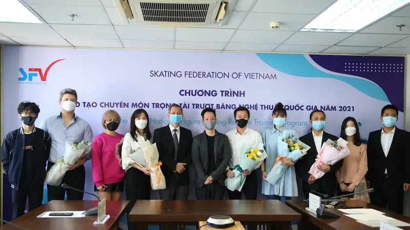 Chương trình đào tạo chuyên môn trọng tài trượt băng nghệ thuật quốc gia 2021 đã khai mạc vào sáng ngày 23-12 tại Hà Nội
