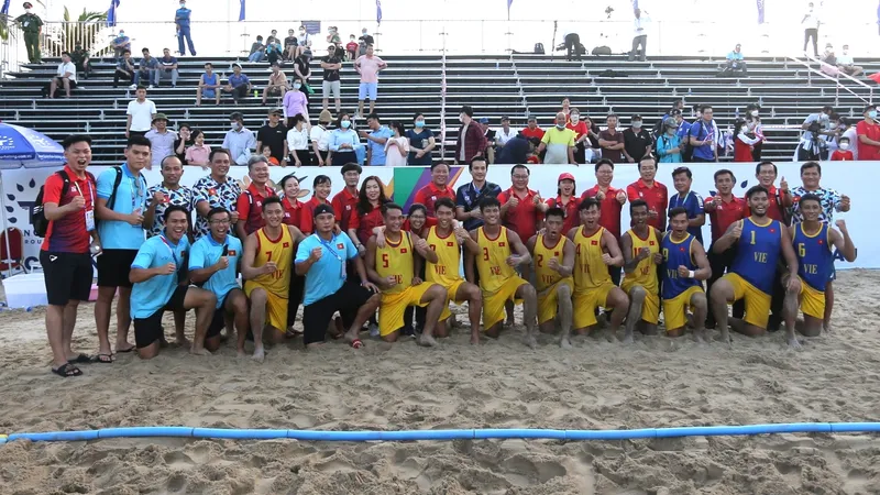 Đội tuyển bóng ném bãi biển nam Việt Nam thắng tuyệt đối tại SEA Games 31. Ảnh: DŨNG PHƯƠNG