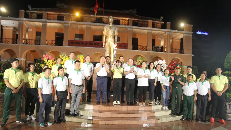 Đoàn đại biểu và các vận động viên tiêu biểu thể thao TPHCM tại sự kiện. Ảnh: NGUYỄN ANH