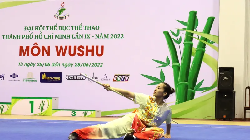 VĐV Phùng Thị Mỹ Linh (đơn vị quận 3) là một trong những gương mặt nổi trội của wushu TPHCM. Ảnh: NGUYỄN ANH