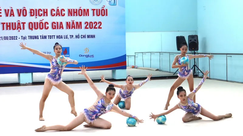 Nội dung bài nhóm 5 người được bộ môn TDNT tập trung phát triển. Ảnh: NGUYỄN ANH
