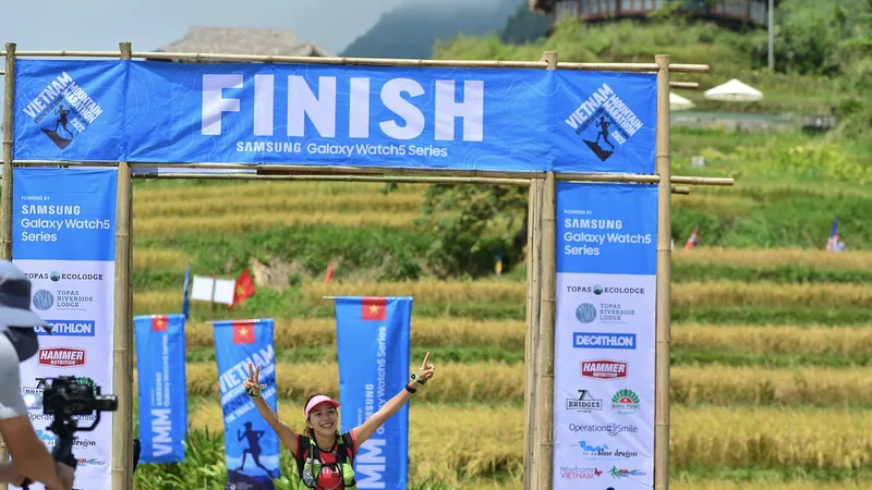 Hà Thị Hậu chinh phục cự ly chạy khủng 100km trong hơn 15 tiếng. Ảnh: VMM