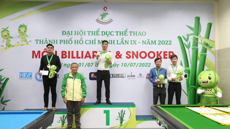 Các cơ thủ của quận 1 chiếm ưu thế ở môn billiards và snooker Đại hội thành phố lần thứ 9. Ảnh: NGUYỄN ANH