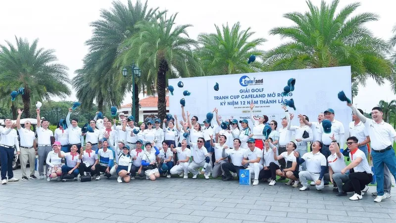 Hơn 100 golf thủ tham gia tranh tài tại giải