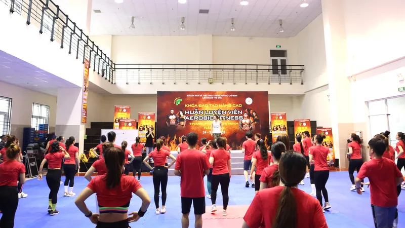 63 học viên tham dự khóa đào tạo nâng cao HLV aerobic fitness. Ảnh: NGUYỄN ANH