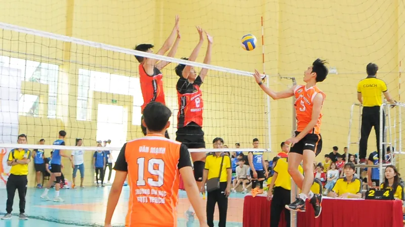 Dù lần đầu được tổ chức, song giải bóng chuyền sinh viên Thiên Tân Championship được đầu tư quy mô và chất lượng. Ảnh: HỒ VŨ