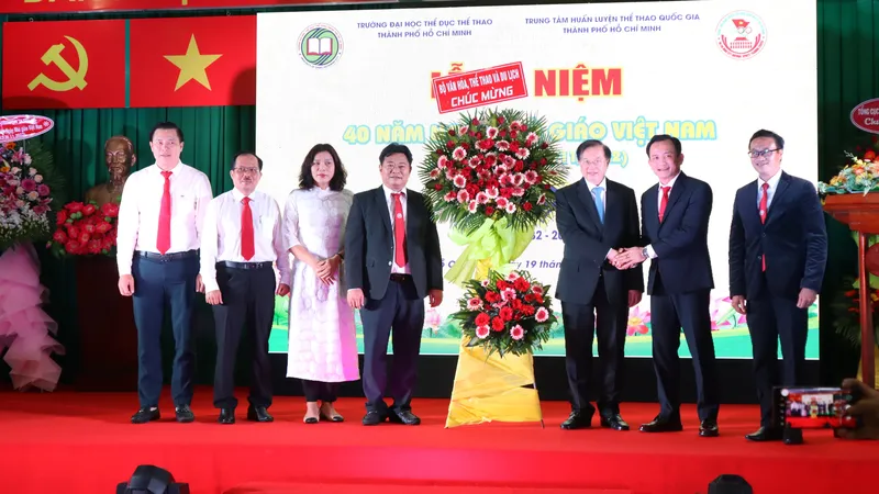 Tập thể trường ĐH TDTT TPHCM và Trung tâm HLTTQG TPHCM chụp ảnh lưu niệm nhân ngày Nhà giáo Việt Nam. Ảnh: NGUYỄN ANH