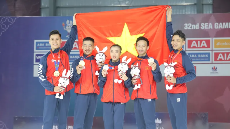 HCV nội dung nhóm 5 người của đội tuyển aerobic Việt Nam có sự đóng góp rất lớn của các tuyển thủ TPHCM. Ảnh: DŨNG PHƯƠNG