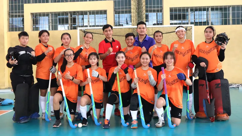 Đội tuyển hockey nữ Việt Nam quyết tâm cho lần đầu tranh tài quốc tế. Ảnh: THANH TÙNG