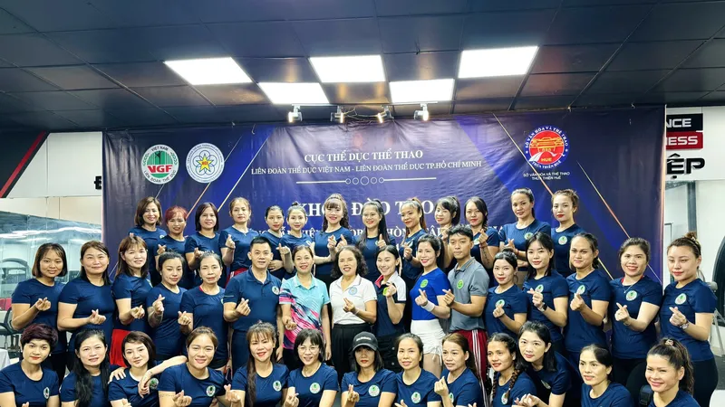 Gần 40 học viên tham dự lớp đào tạo hướng dẫn viên. Ảnh: LP