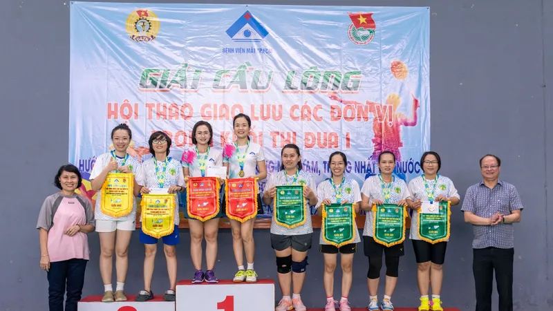 Gần 100 VĐV dự giải cầu lông các đơn vị bệnh viện thuộc khối thi đua 1
