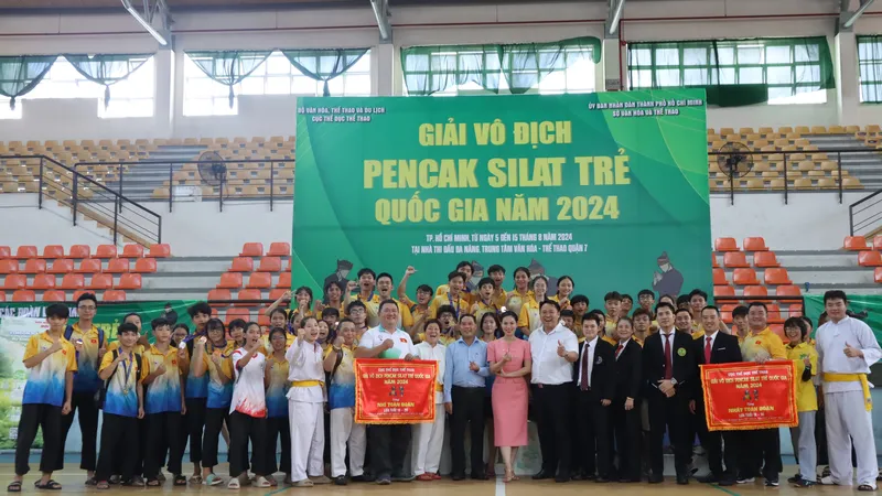 Đội tuyển chủ nhà TPHCM đạt nhiều thành tích cao tại giải Vô địch pencak silat trẻ quốc gia 2024. Ảnh: THANH TÙNG 