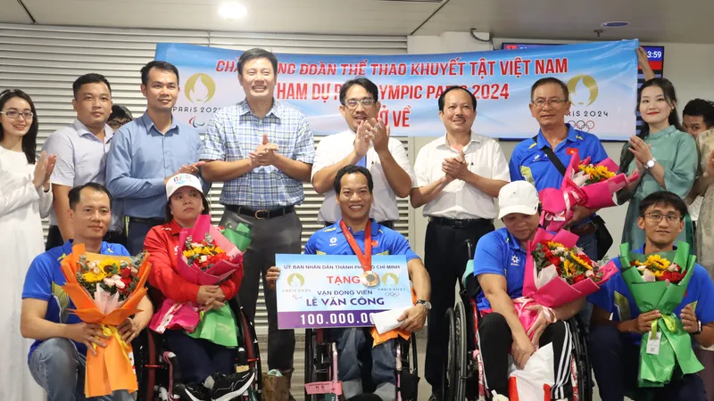 Chào đón các tuyển thủ Paralympic về nước