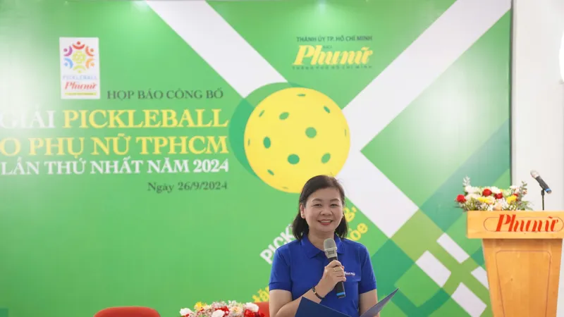 Trưởng BTC giải Lý Việt Trung thông báo về điều lệ giải đấu. Ảnh: TAM NGUYÊN