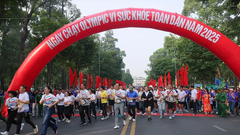 Gần 5.000 VĐV tham gia hưởng ứng Ngày chạy Olympic 2025. Ảnh: DŨNG PHƯƠNG 