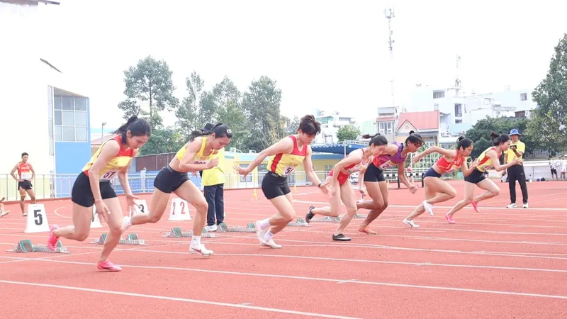 Đường đua chung kết 100m nữ. Ảnh: THANH TÙNG 
