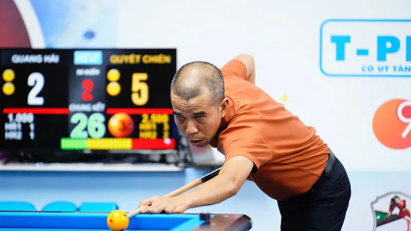 Cơ thủ Trần Quyết Chiến vô địch nội dung carom 3 băng nam. Ảnh: LP