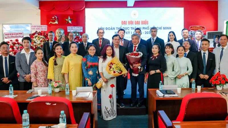 Ban chấp hành Liên đoàn Thể dục TPHCM nhiệm kỳ 2025-2030 ra mắt. Ảnh: THANH TÙNG 