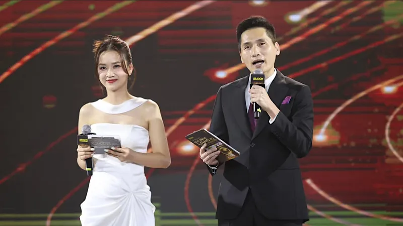 MC Phương Huyền sẽ cùng MC Quốc Khánh sẽ dẫn chương trình gala trao giải Quả bóng vàng Việt Nam 2025. Ảnh: DŨNG PHƯƠNG 