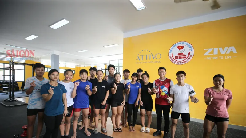 Tết trên sàn tập cử tạ