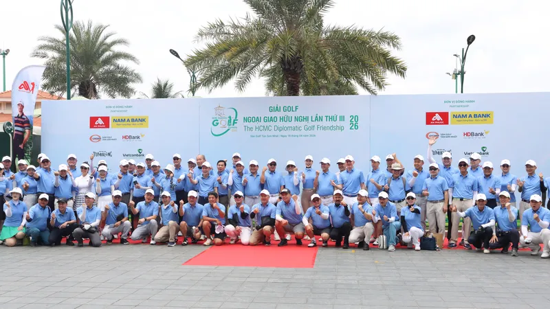 Các tuyển thủ hào hứng tham dự Giải golf Ngoại giao Hữu nghị 2026. Ảnh: THANH TÙNG 