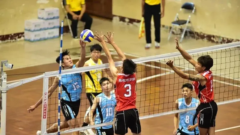 36 đội bóng tranh tài tại giải. Ảnh: DŨNG PHƯƠNG 