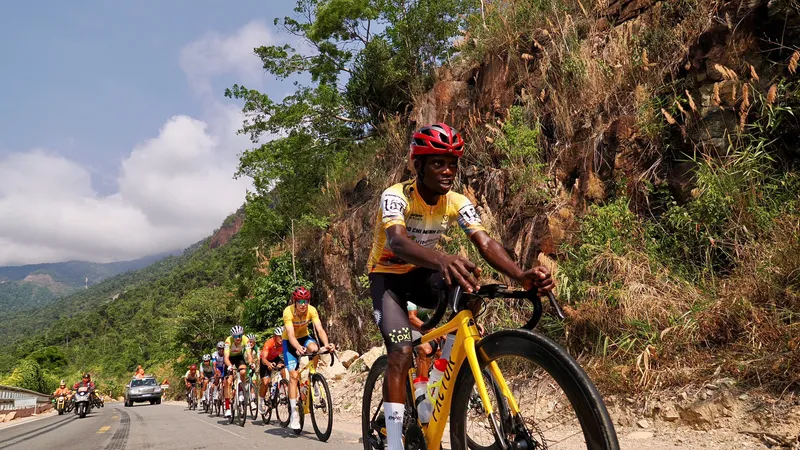 Mugisha Moise (dẫn đầu) góp công lớn cho chiến thắng của TPHCM. Ảnh: Hoàng Hùng