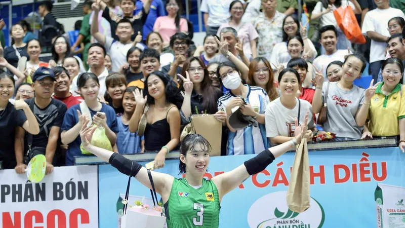 Thanh Thúy bùng nổ giúp VTV Bình Điền Long An vượt qua Binh chủng Thông Tin trong đêm rực lửa