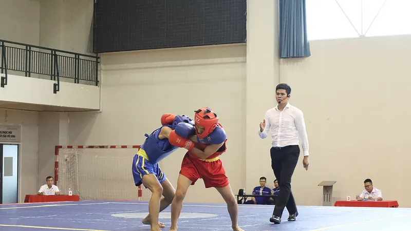 Các võ sĩ tranh tài ở nội dung tán thủ. Ảnh: THANH TÙNG 
