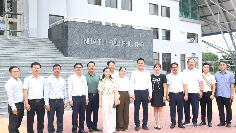Đoàn khảo sát Ban Tuyên giáo và Dân vận Thành ủy TPHCM tại Nhà thi đấu TDTT Phú Thọ. Ảnh: THANH TÙNG 