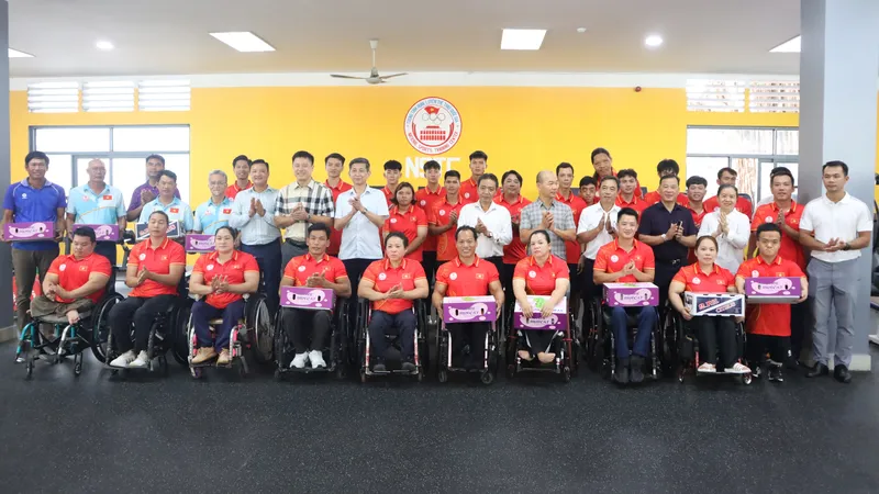 Lãnh đạo Bộ VH-TT-DL và Cục TDTT Việt Nam kiểm tra quá trình huấn luyện và động viên các VĐV dự Asiad 20 và ASIAN Para Games 2026. Ảnh: THANH TÙNG 