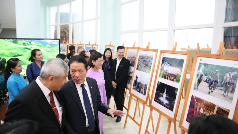 Khai mạc triển lãm ảnh và phim phóng sự - Tài liệu trong cộng đồng Asean