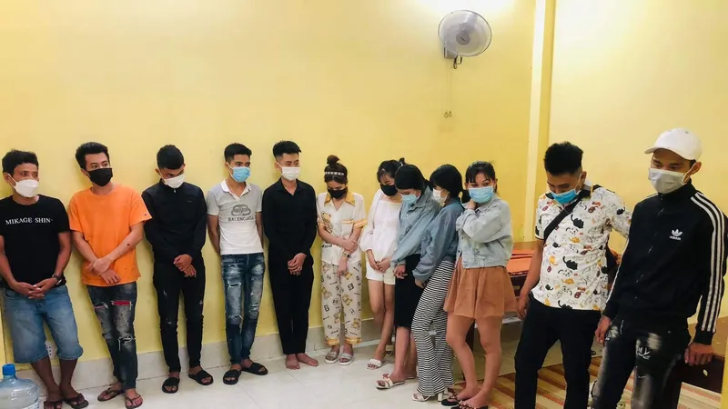 12 thanh niên hỗn chiến gần siêu thị Big C Tân Hiệp