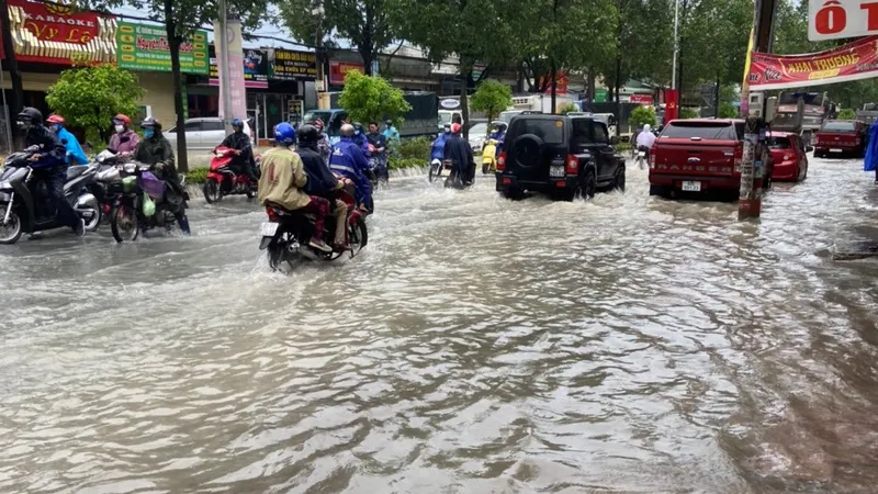 Đồng Nai: Mưa lớn kéo dài làm nhiều tuyến đường ngập nặng