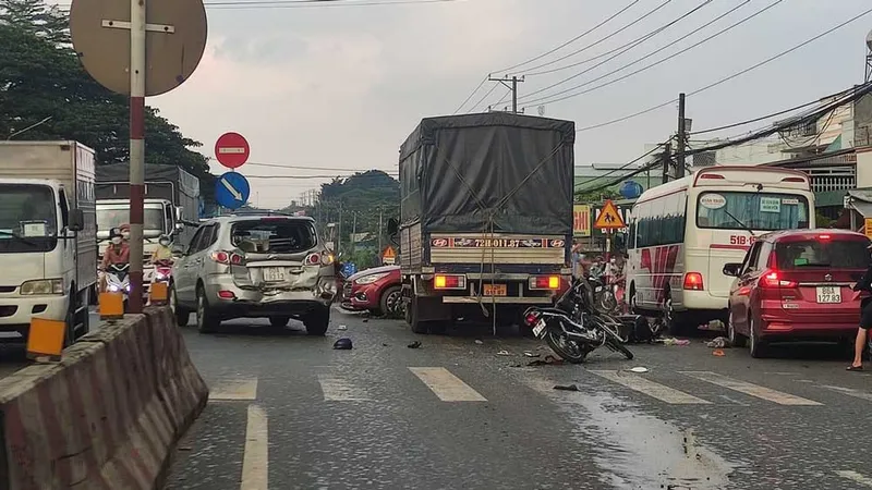 Xe tải tông liên tiếp nhiều xe ô tô và xe máy trên Quốc lộ 1, tài xế không vi phạm nồng độ cồn