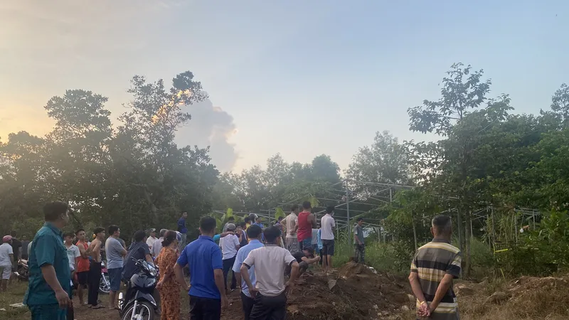Bình Phước: 2 thanh niên nghi bị điện giật tử vong khi sửa bồn nước