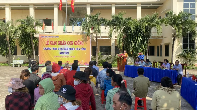 Bình Phước: Trao 196 con bò giống cho bà con nghèo dân tộc thiểu số nơi biên giới