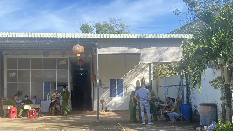 Hai vợ chồng tử vong bất thường trong nhà nghỉ