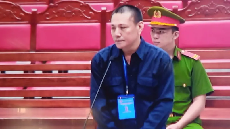 Vụ buôn xăng lậu trị giá 2.900 tỷ đồng: Viện KSND giữ nguyên quan điểm truy tố bị cáo cầm đầu 16-17 năm tù giam