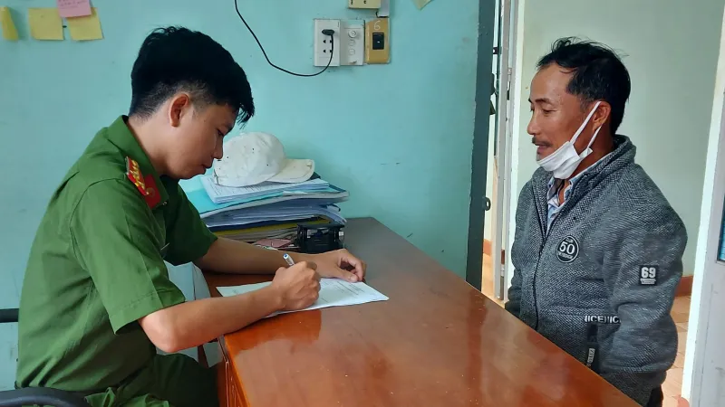 Đối tượng bị truy nã 28 năm ra đầu thú