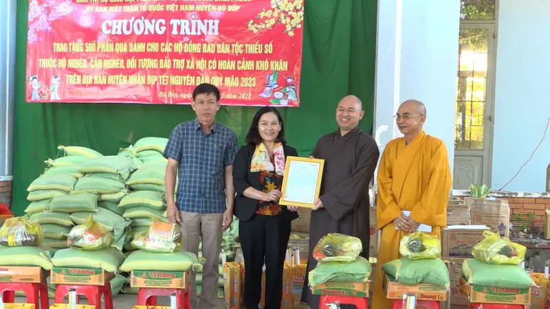 Bình Phước: Trao 500 phần quà tết cho bà con nghèo nơi biên giới