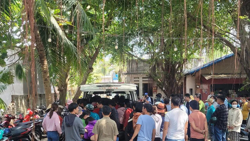 Lật thuyền trên sông Đồng Nai, 12 người rớt xuống nước, 1 người tử vong